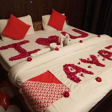 Hotel Kamal Лакнау Екстериор снимка
