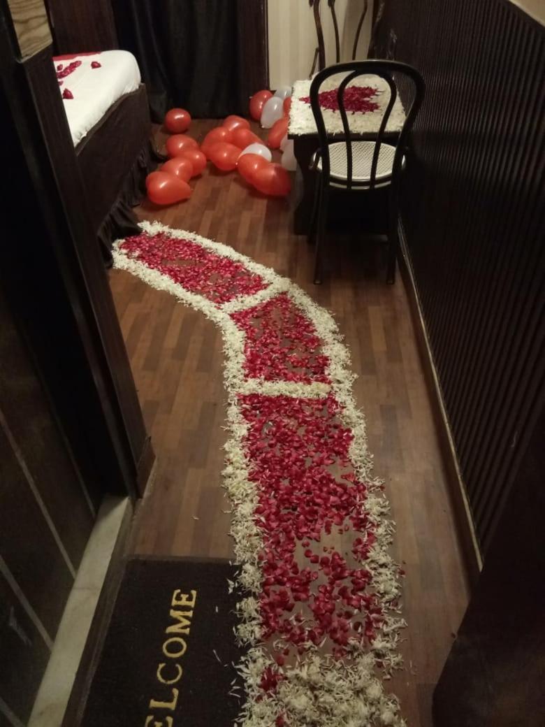 Hotel Kamal Лакнау Екстериор снимка