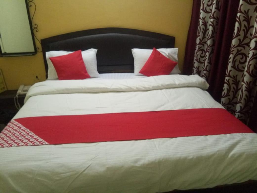Hotel Kamal Лакнау Екстериор снимка