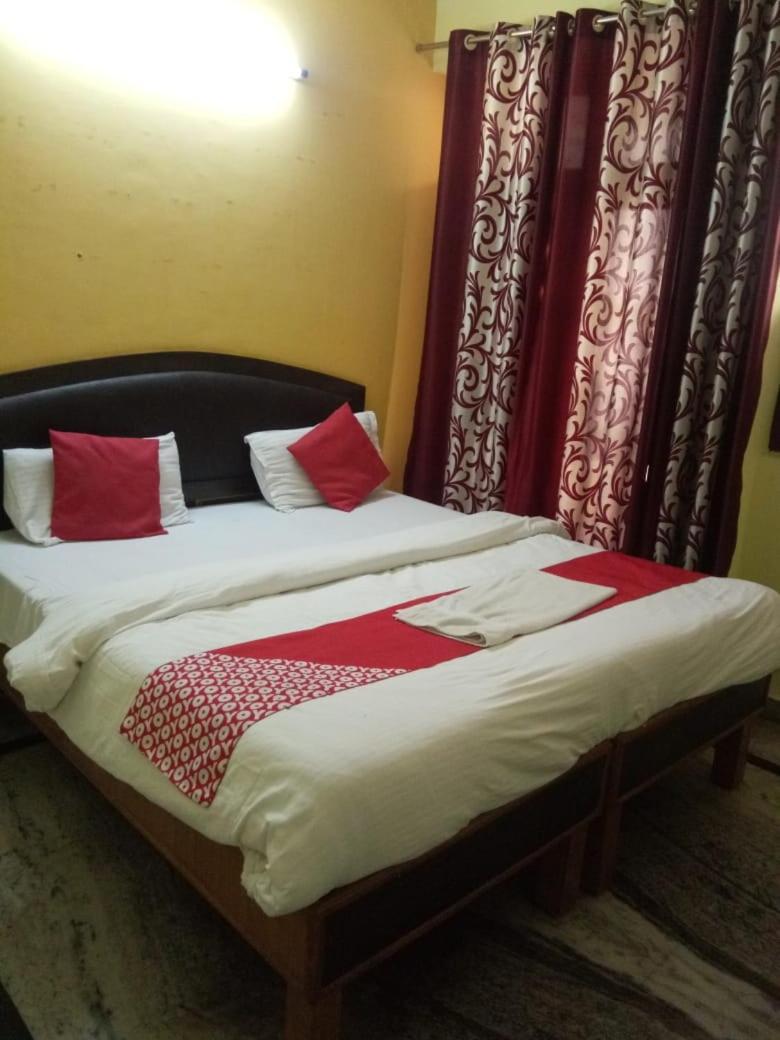 Hotel Kamal Лакнау Екстериор снимка