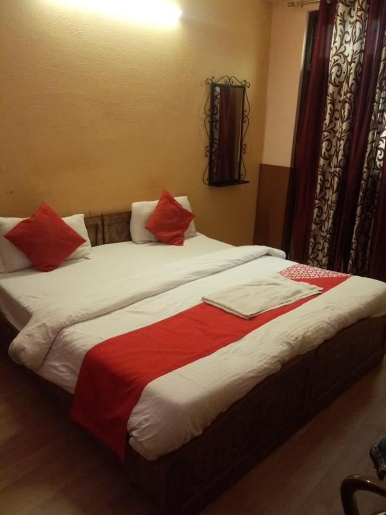 Hotel Kamal Лакнау Екстериор снимка