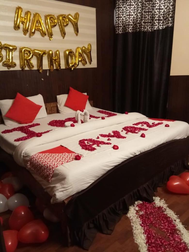 Hotel Kamal Лакнау Екстериор снимка